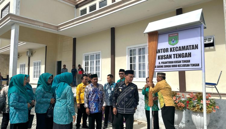 Bupati Zairullah Resmikan Kantor Camat Kusan Tengah