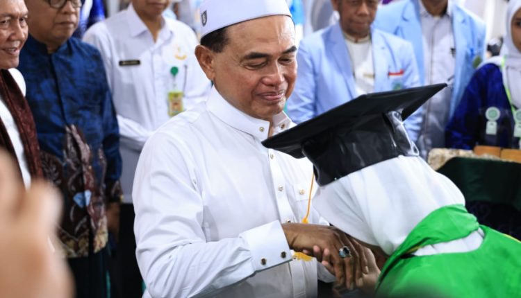 Bupati Zairullah Tradisikan Agar Anak-Anak Membasuh Kaki Orang Tua