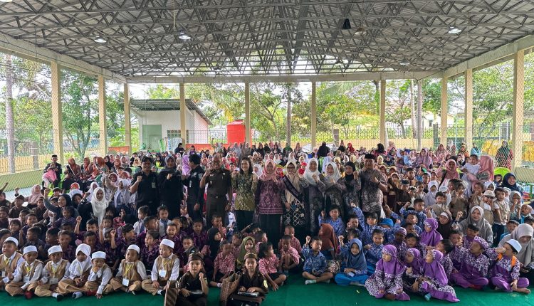 Disdik Tanbu Dan IAD Berikan Makanan Tambahan Untuk 300 Anak Usia Dini