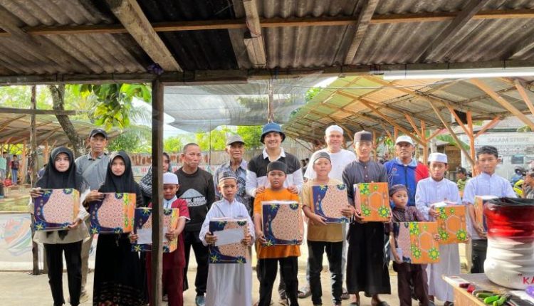 Bersama Pemancing, Ketua DPRD Tanbu Berikan Santunan Kepada Anak Yatim