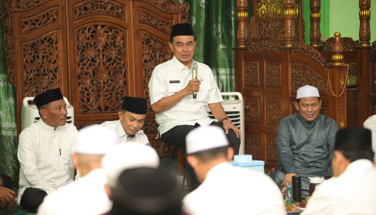 Safari Ramadan Di Simpang Empat, Zairulllah Serahkan Bantuan