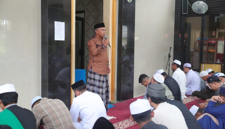 Salat Id Di Mushola Al Madani, Wabup Tanbu Ucapkan Selamat Idul Fitri