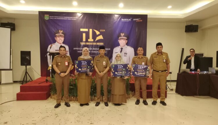 Pemkab Tanbu Anugerahi Inovasi Award Bagi SKPD Dan Masyarakat