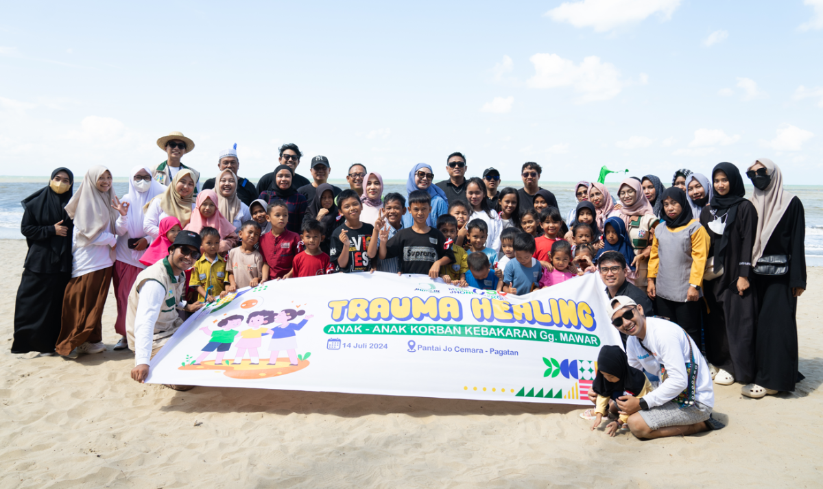 Peduli Korban Kebakaran, Jhonlin Group Lakukan Trauma Healing di Pantai Bersama Anak-Anak Korban Kebakaran