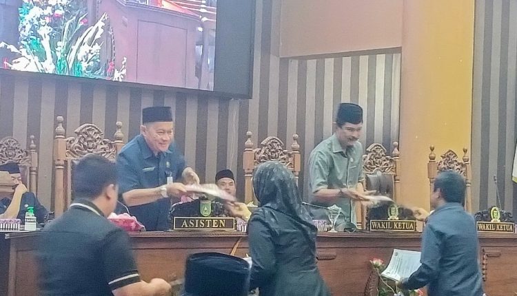 DPRD Tanbu Gelar Paripurna Pemandangan Umum Fraksi Terhadap RAPBD Perubahan 2024