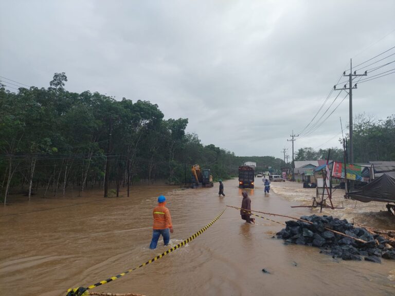 BPBD Tanah Bumbu Peringatkan Risiko Banjir Rob di Wilayah Pesisir pada Akhir Tahun