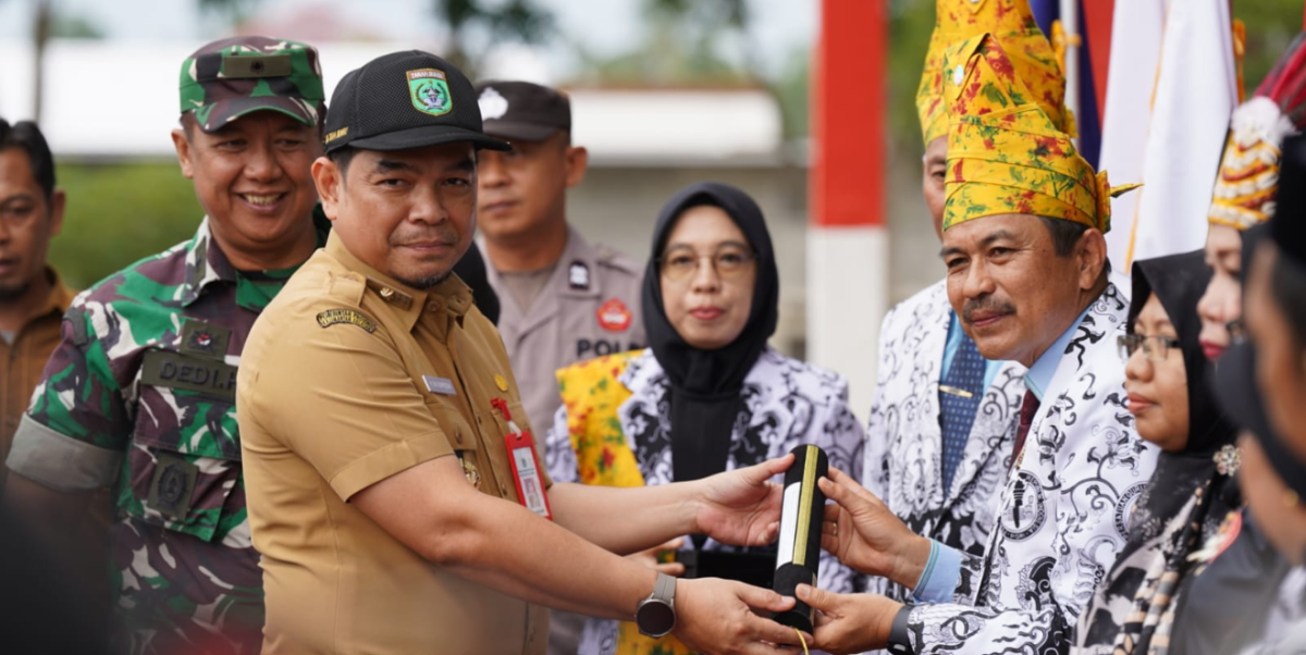 Peringatan Hari Guru Nasional 2024 dan HUT PGRI ke-79 di Sungai Loban Meriah